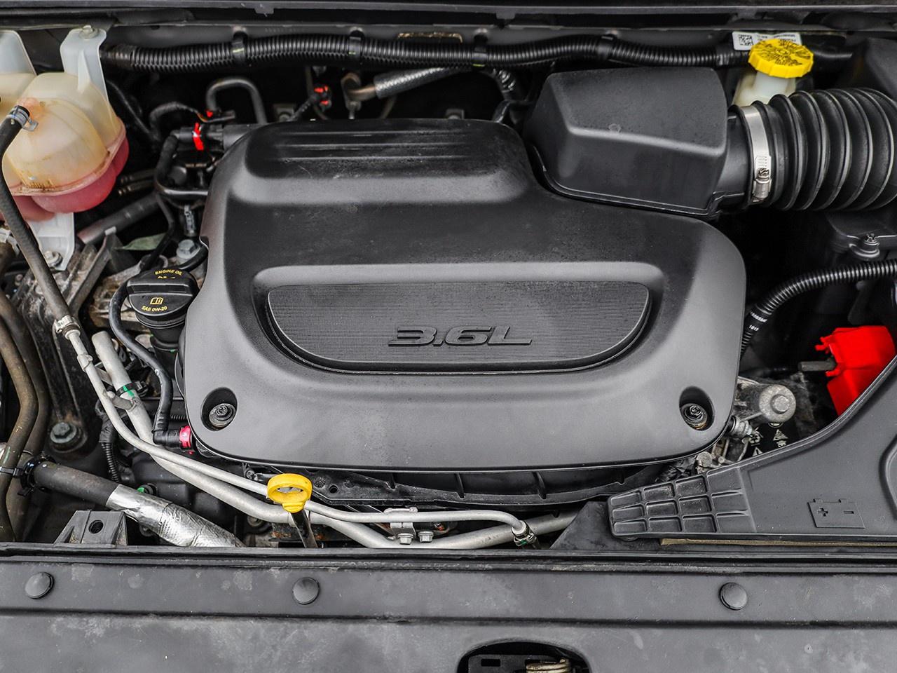 2023 Chrysler Pacifica Touring-L Photo4