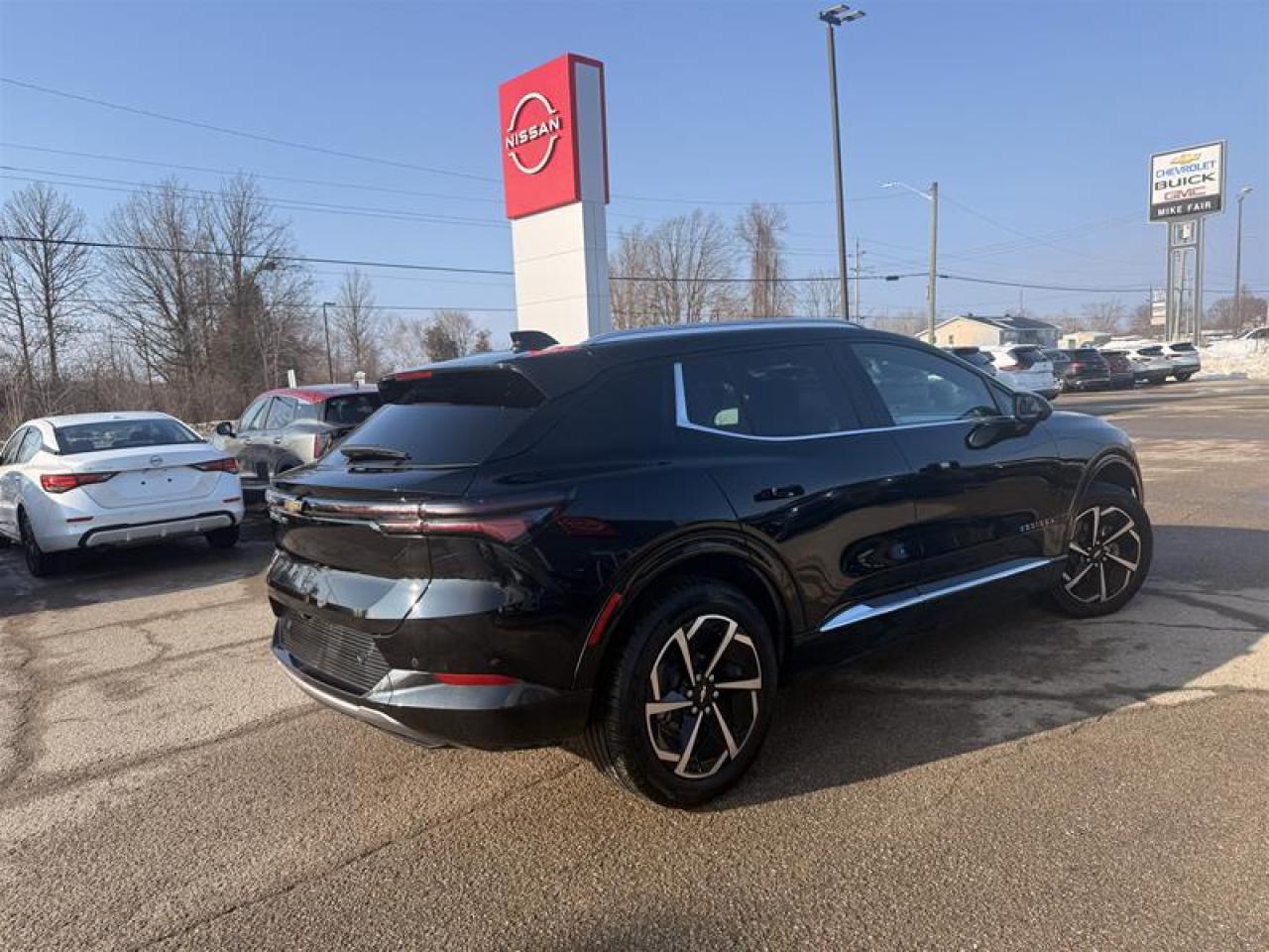 2025 Chevrolet Equinox EV 4dr LT Photo4