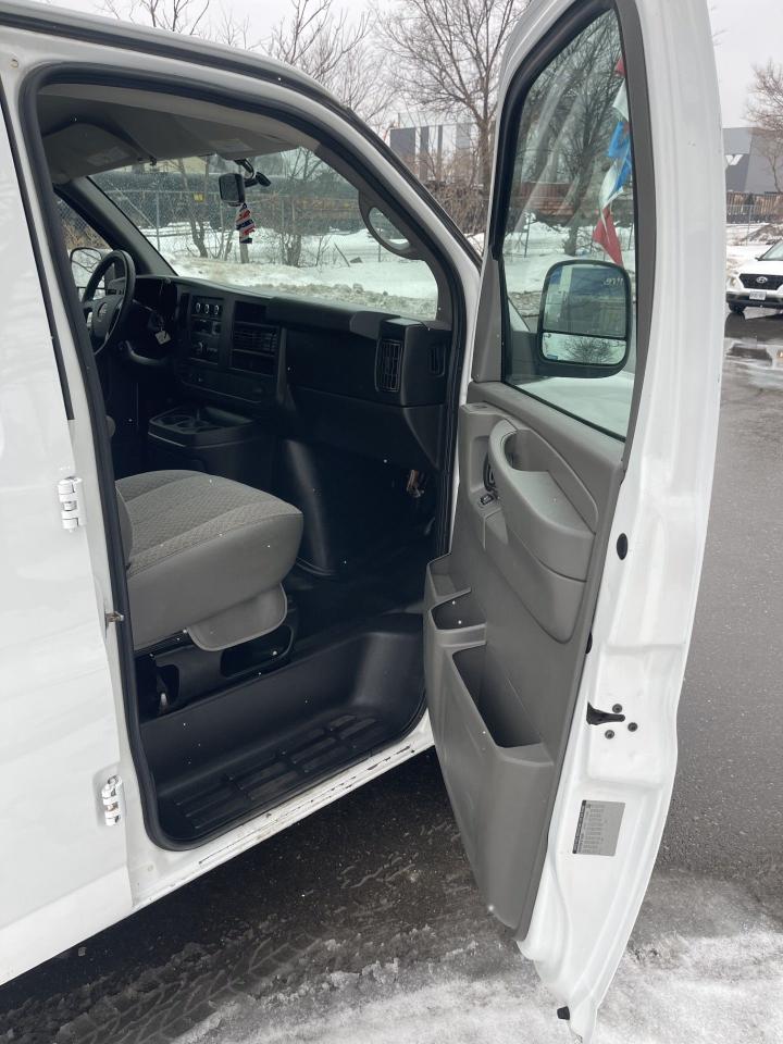 2014 GMC Savana Cargo Van LADDER RACK    HEAVY DUTY    REVERSE CAMERA Photo