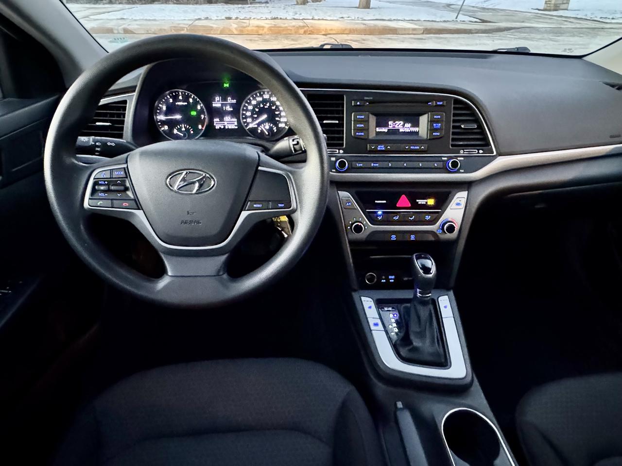 2017 Hyundai Elantra LE -Certified Photo4