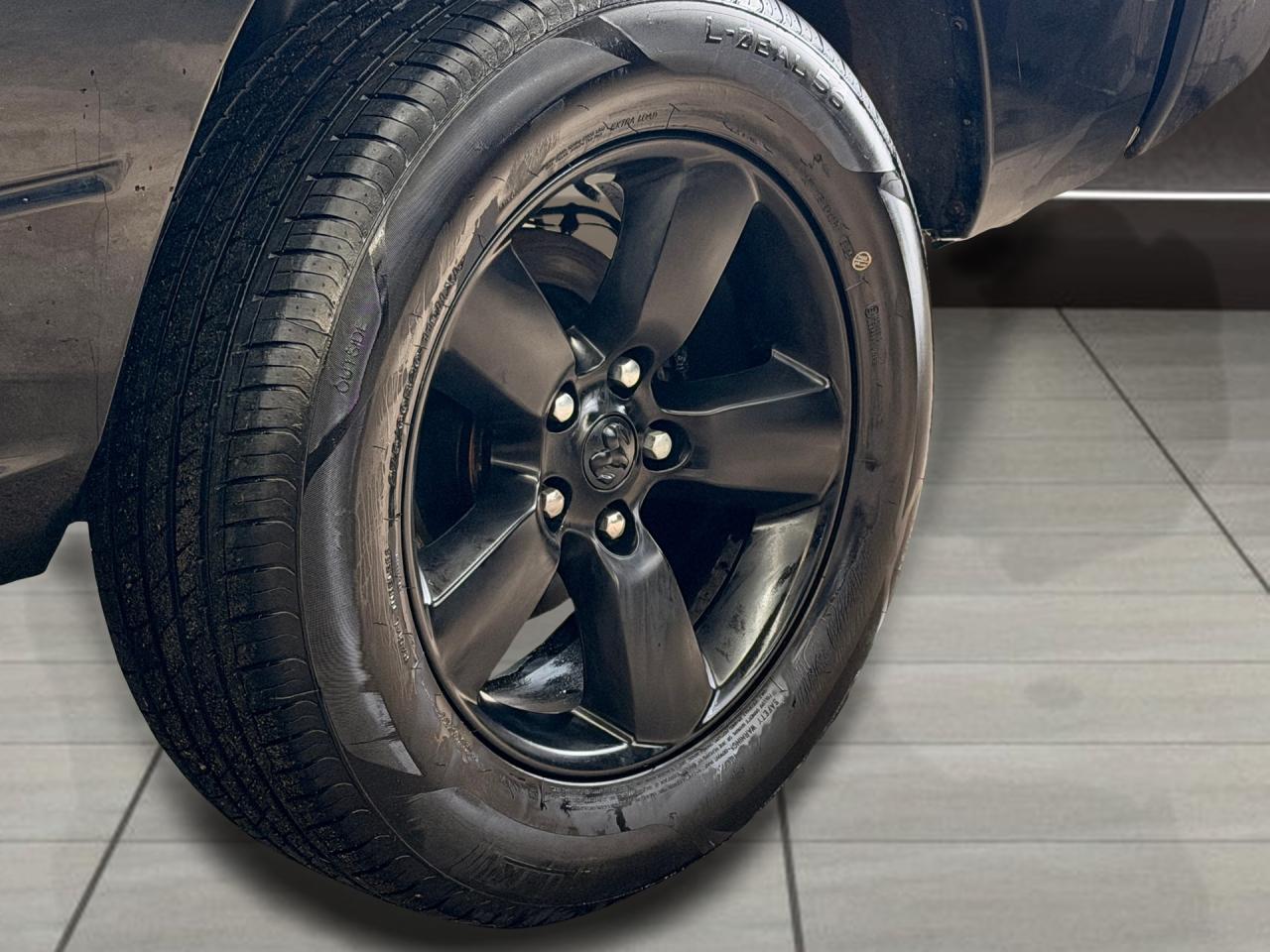 2019 RAM 1500 Classic Express 4x4 Quad 6'4" Box+New Tires+CLEAN CARFAX Photo100