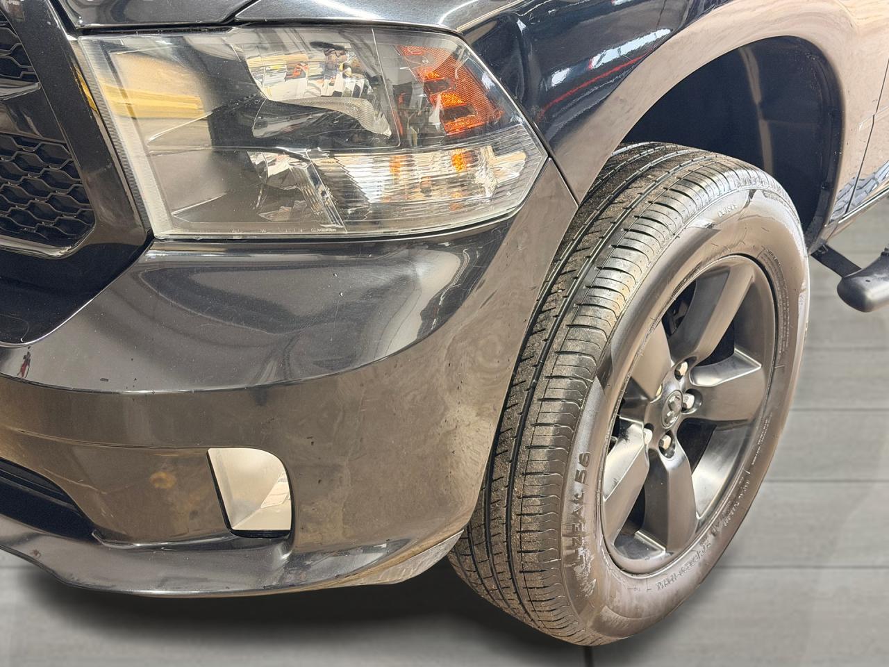 2019 RAM 1500 Classic Express 4x4 Quad 6'4" Box+New Tires+CLEAN CARFAX Photo92