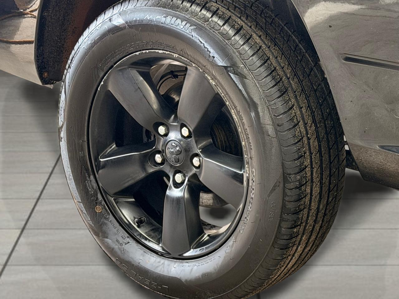 2019 RAM 1500 Classic Express 4x4 Quad 6'4" Box+New Tires+CLEAN CARFAX Photo101