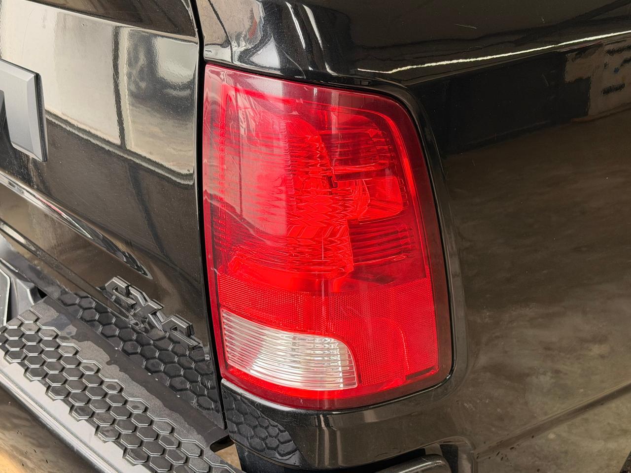 2019 RAM 1500 Classic Express 4x4 Quad 6'4" Box+New Tires+CLEAN CARFAX Photo52