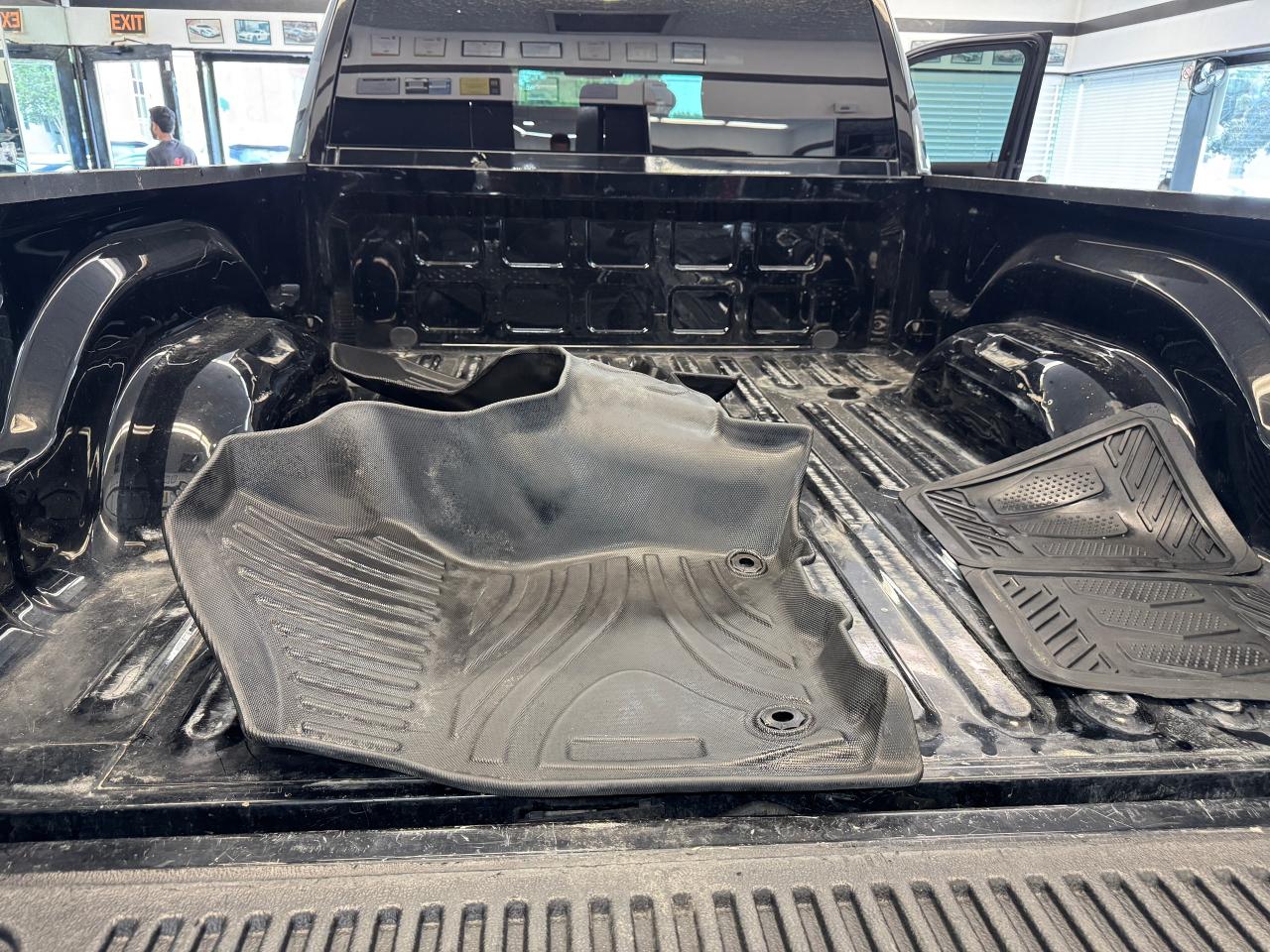 2019 RAM 1500 Classic Express 4x4 Quad 6'4" Box+New Tires+CLEAN CARFAX Photo79