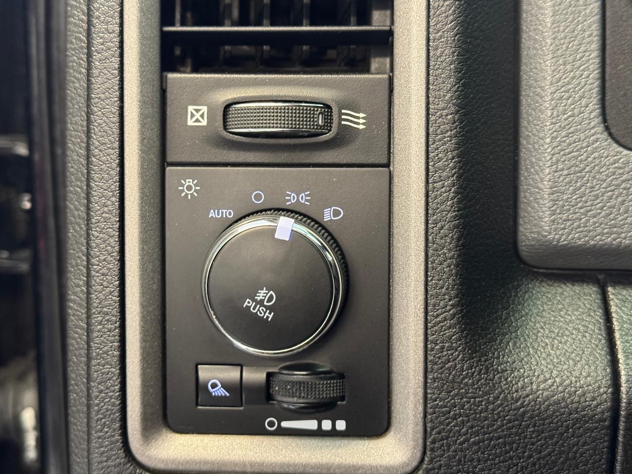 2019 RAM 1500 Classic Express 4x4 Quad 6'4" Box+New Tires+CLEAN CARFAX Photo96