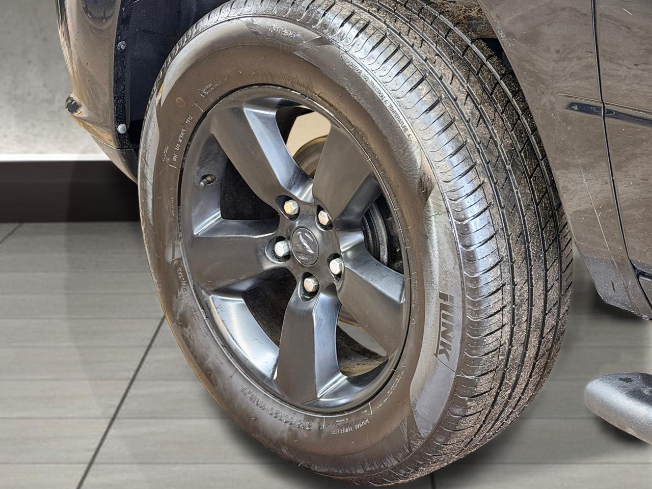 2019 RAM 1500 Classic Express 4x4 Quad 6'4" Box+New Tires+CLEAN CARFAX Photo46