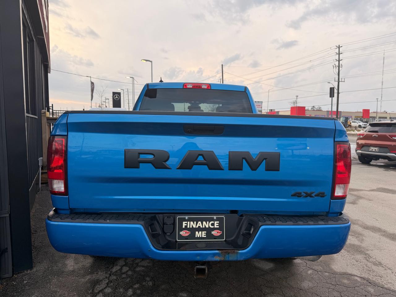 2021 RAM 1500 Classic EXPRESS Photo4
