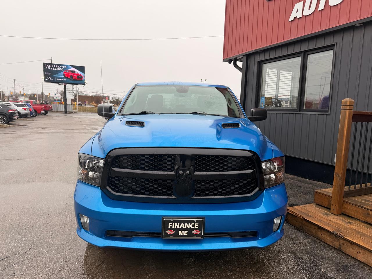 2021 RAM 1500 Classic EXPRESS Photo3