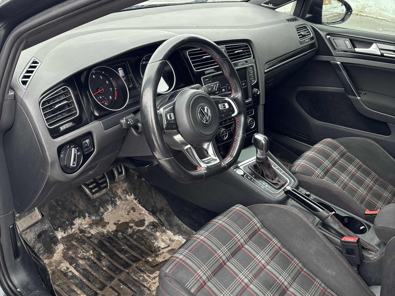 2016 Volkswagen Golf Autobahn Photo