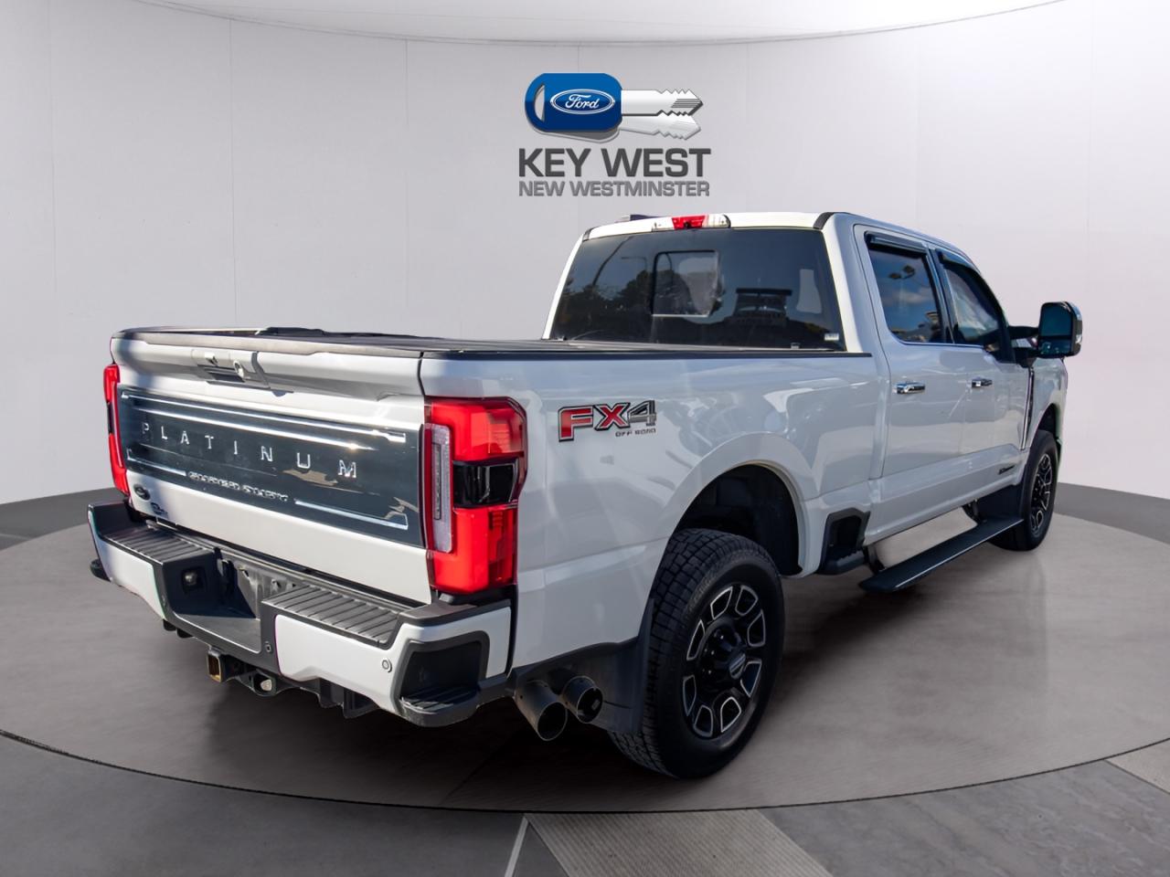 2023 Ford F-350 Platinum 4WD Crew Cab 6.75' Box Photo4