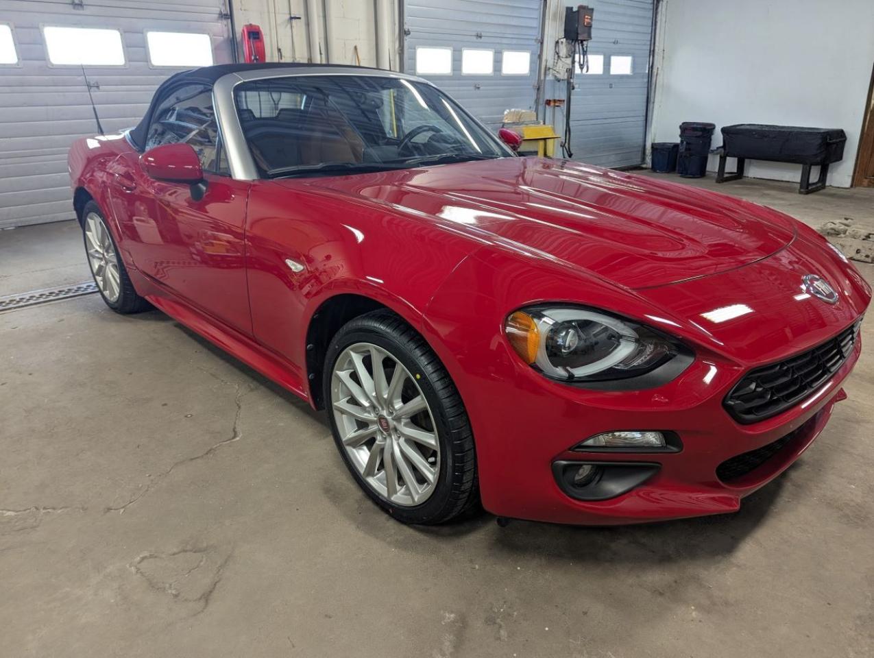 2020 Fiat 124 Spider Lusso WITH LOW LOW KILOMETERS!! Photo
