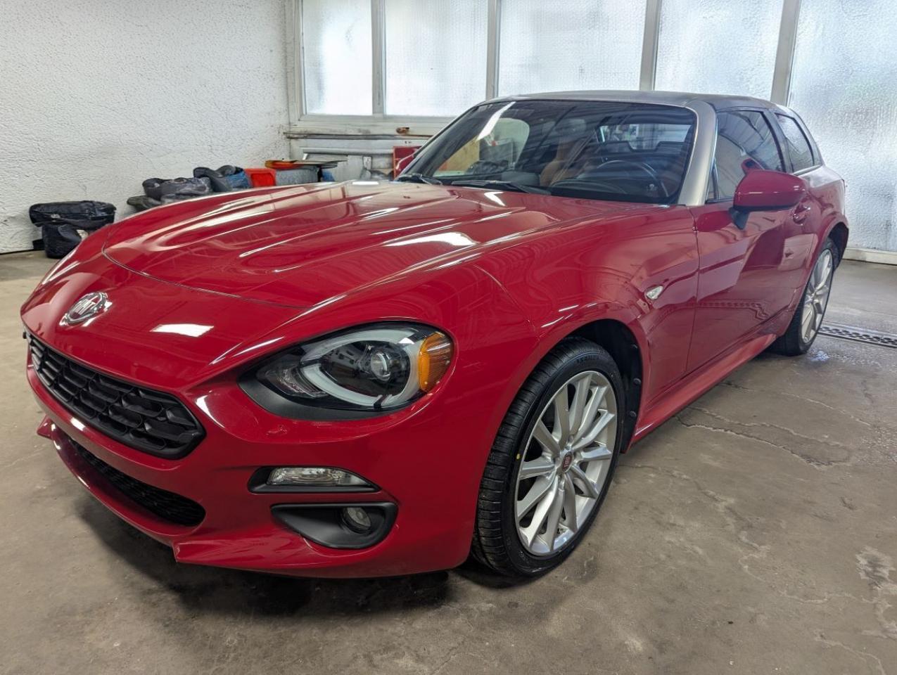 2020 Fiat 124 Spider Lusso WITH LOW LOW KILOMETERS!! Photo2