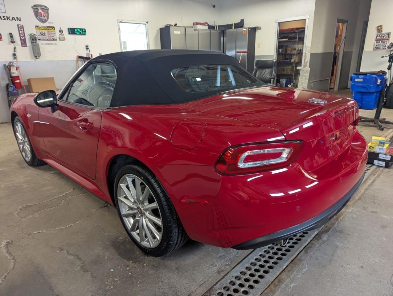 2020 Fiat 124 Spider Lusso WITH LOW LOW KILOMETERS!! Photo