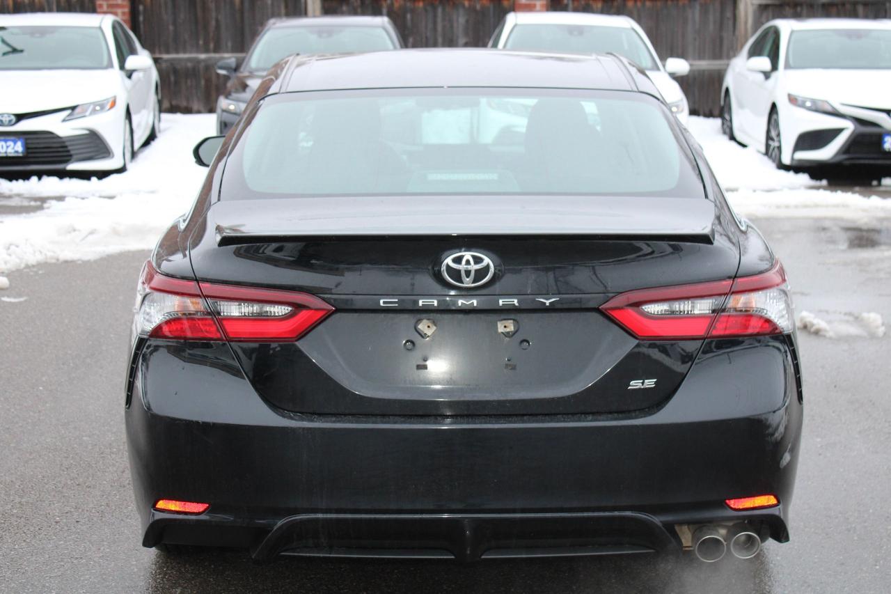 2024 Toyota Camry SE Photo