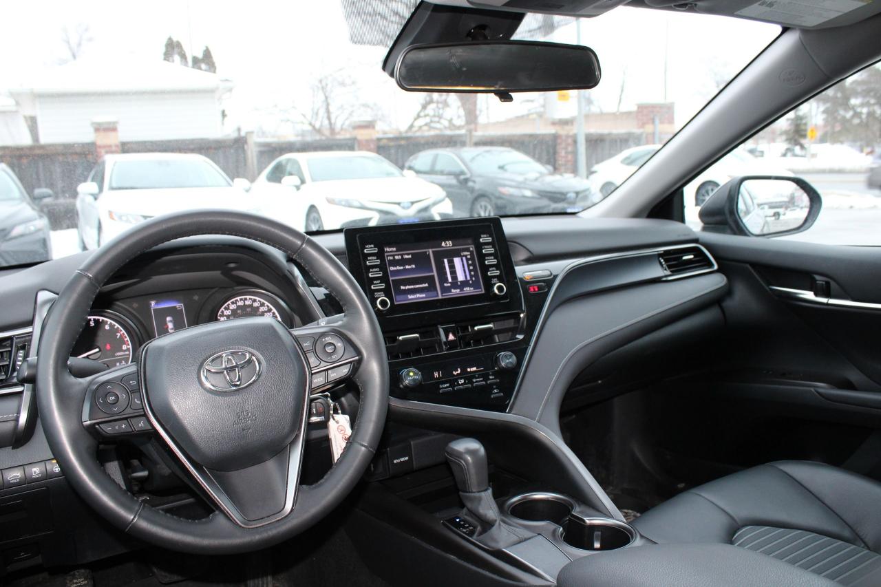 2024 Toyota Camry SE Photo