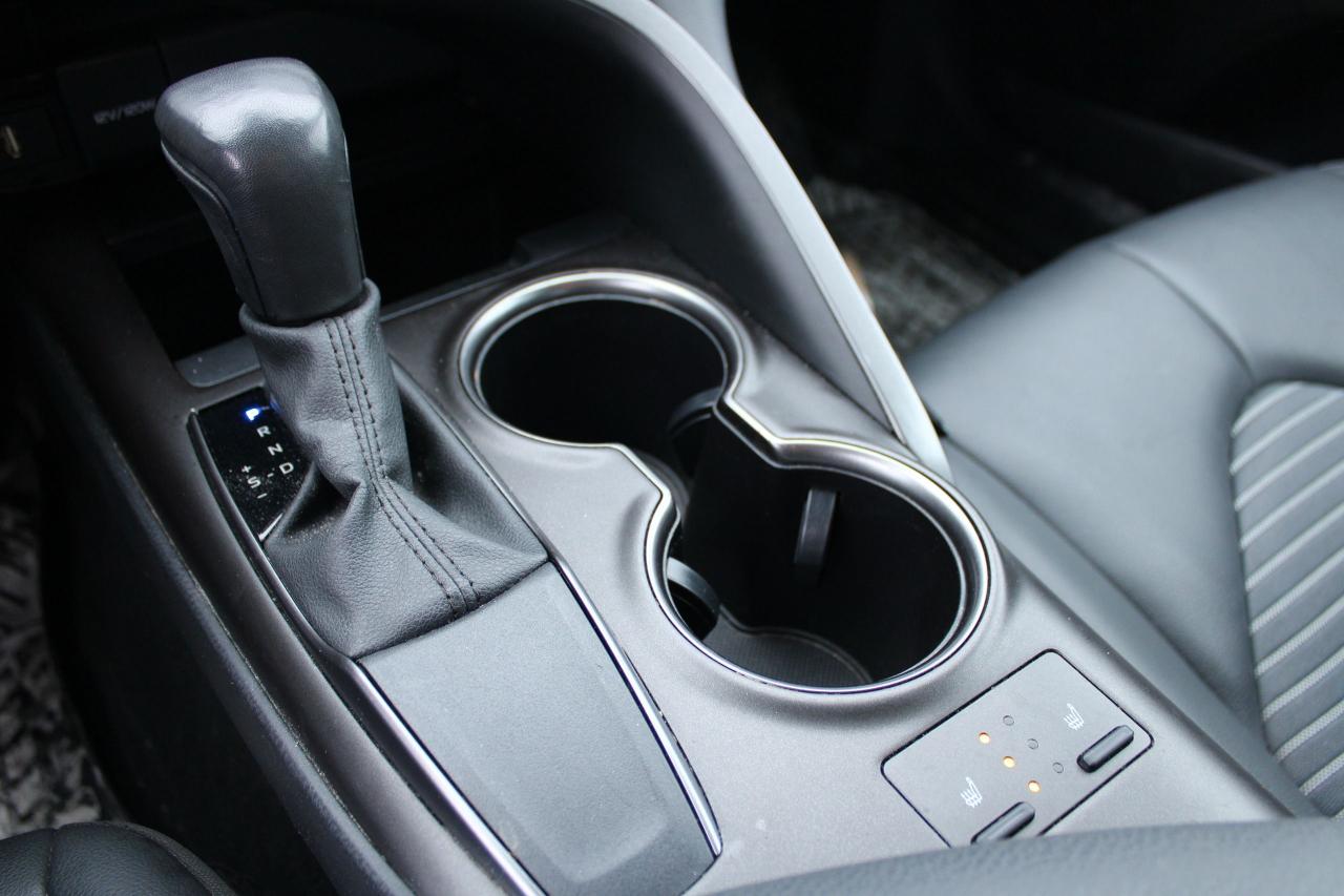 2024 Toyota Camry SE Photo