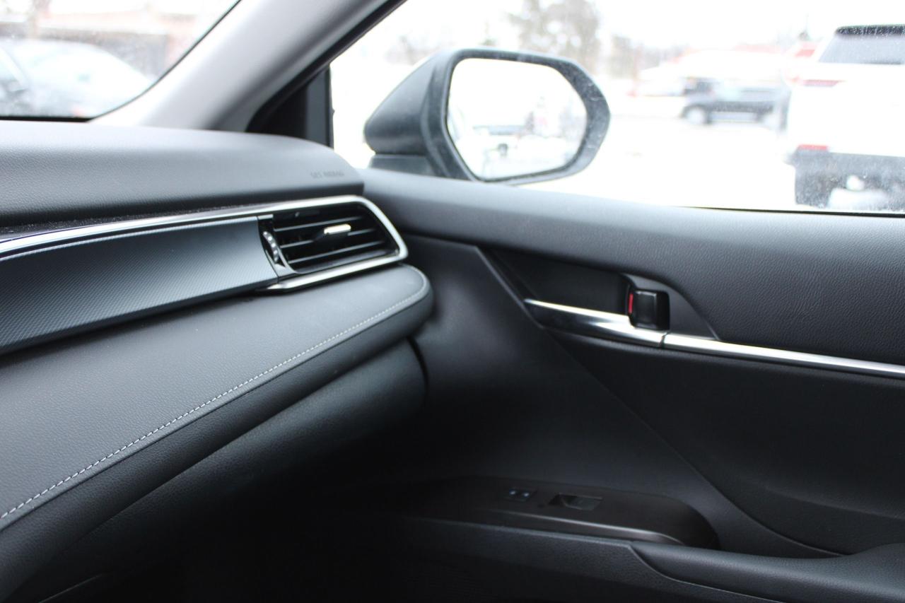 2024 Toyota Camry SE Photo