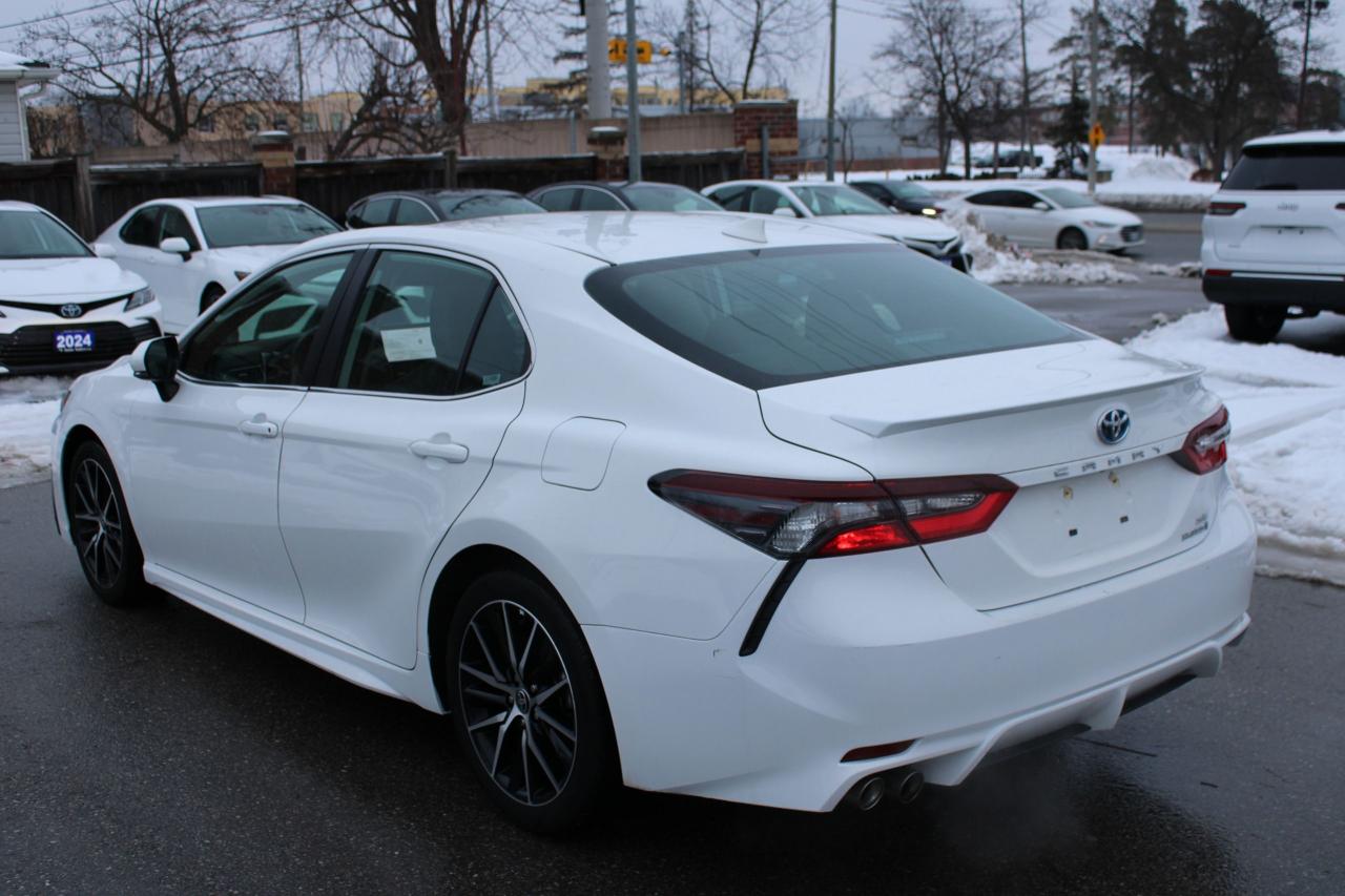 2024 Toyota Camry HYBRID SE Photo3