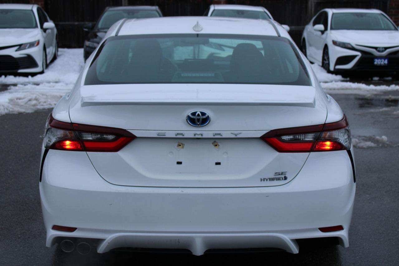 2024 Toyota Camry HYBRID SE Photo