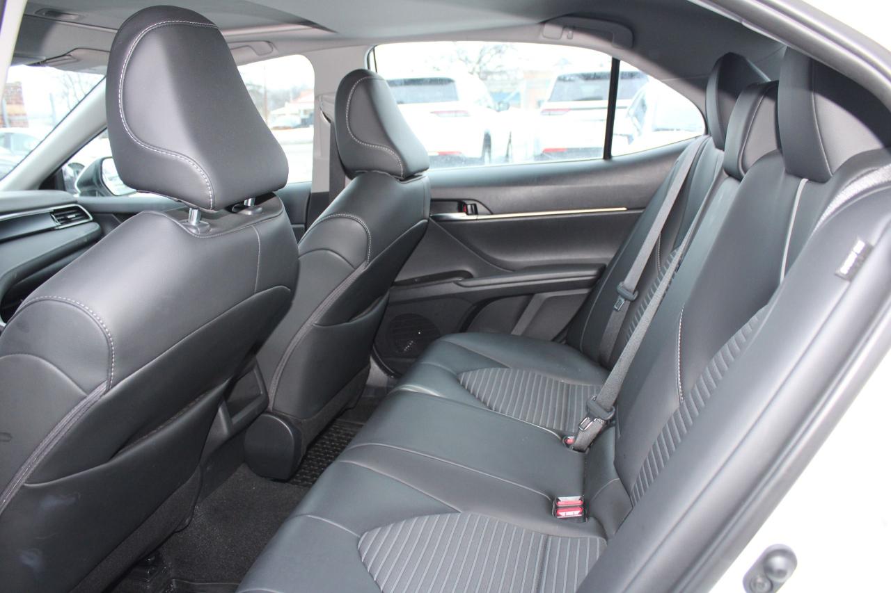 2024 Toyota Camry HYBRID SE Photo