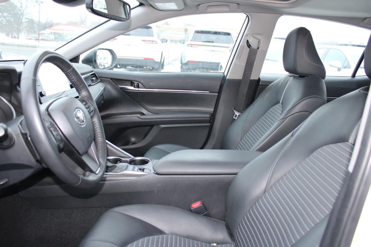 2024 Toyota Camry HYBRID SE Photo