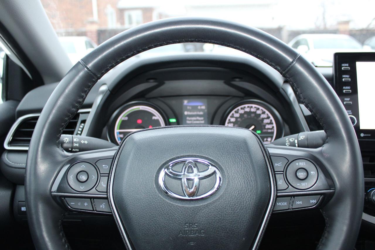 2024 Toyota Camry HYBRID SE Photo