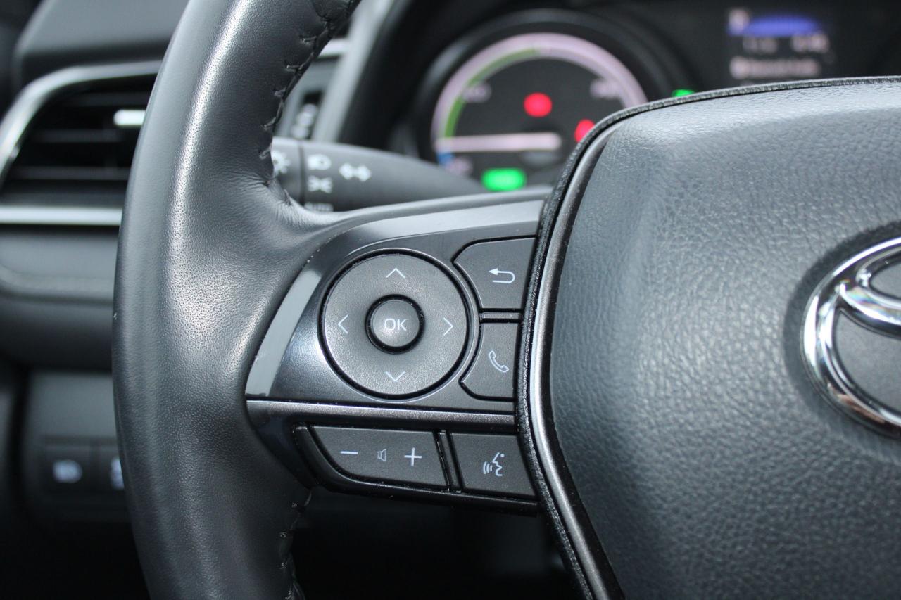 2024 Toyota Camry HYBRID SE Photo