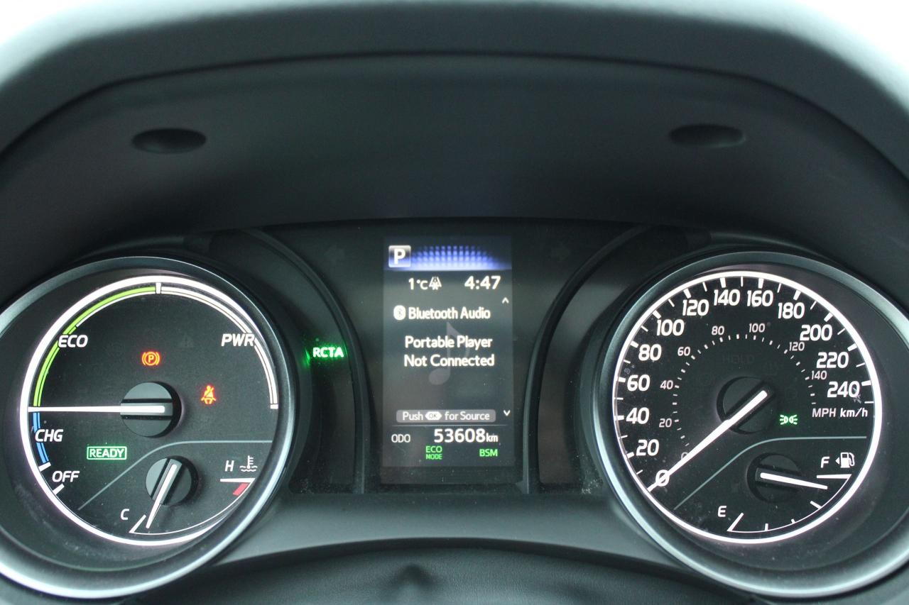 2024 Toyota Camry HYBRID SE Photo