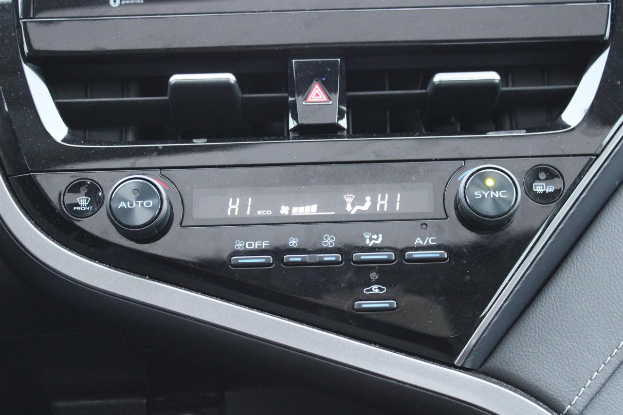 2024 Toyota Camry HYBRID SE Photo