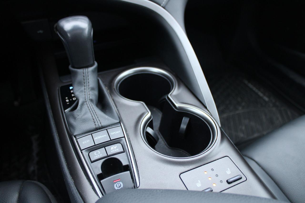 2024 Toyota Camry HYBRID SE Photo