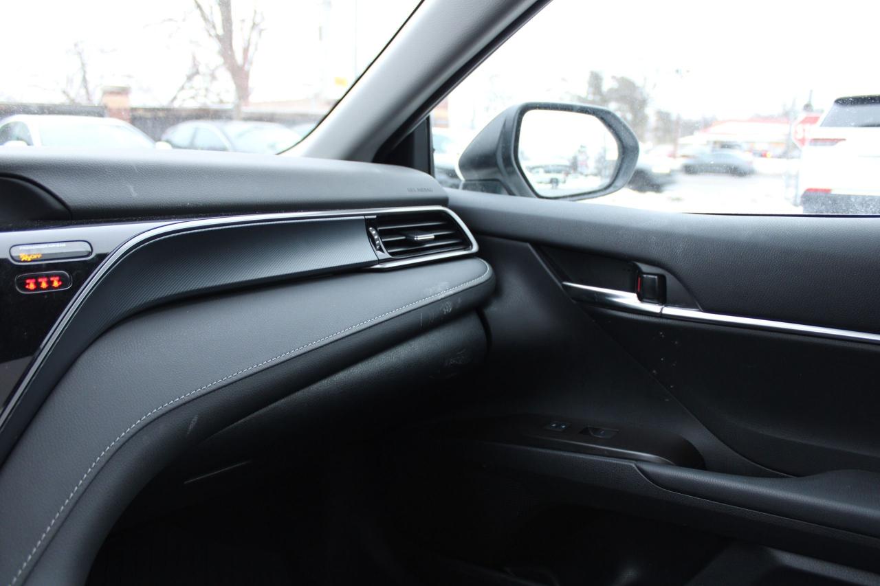 2024 Toyota Camry HYBRID SE Photo