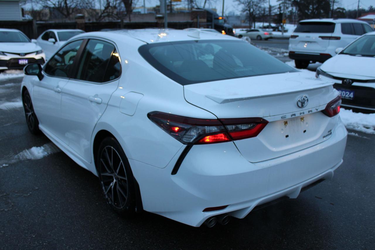 2024 Toyota Camry HYBRID SE Photo3