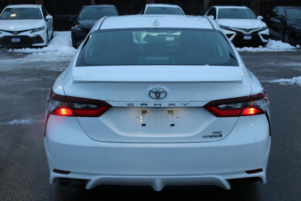 2024 Toyota Camry HYBRID SE Photo4