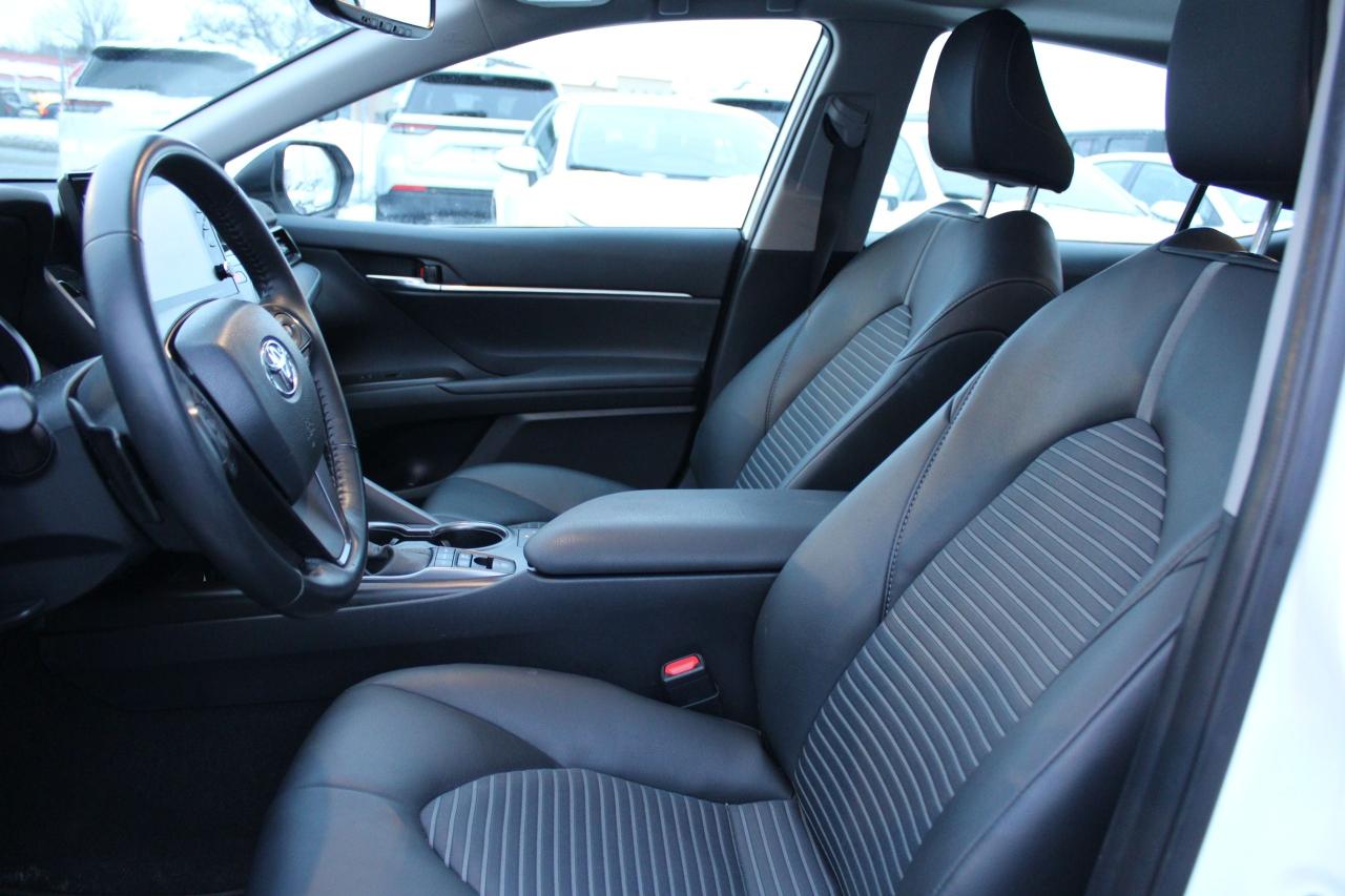 2024 Toyota Camry HYBRID SE Photo