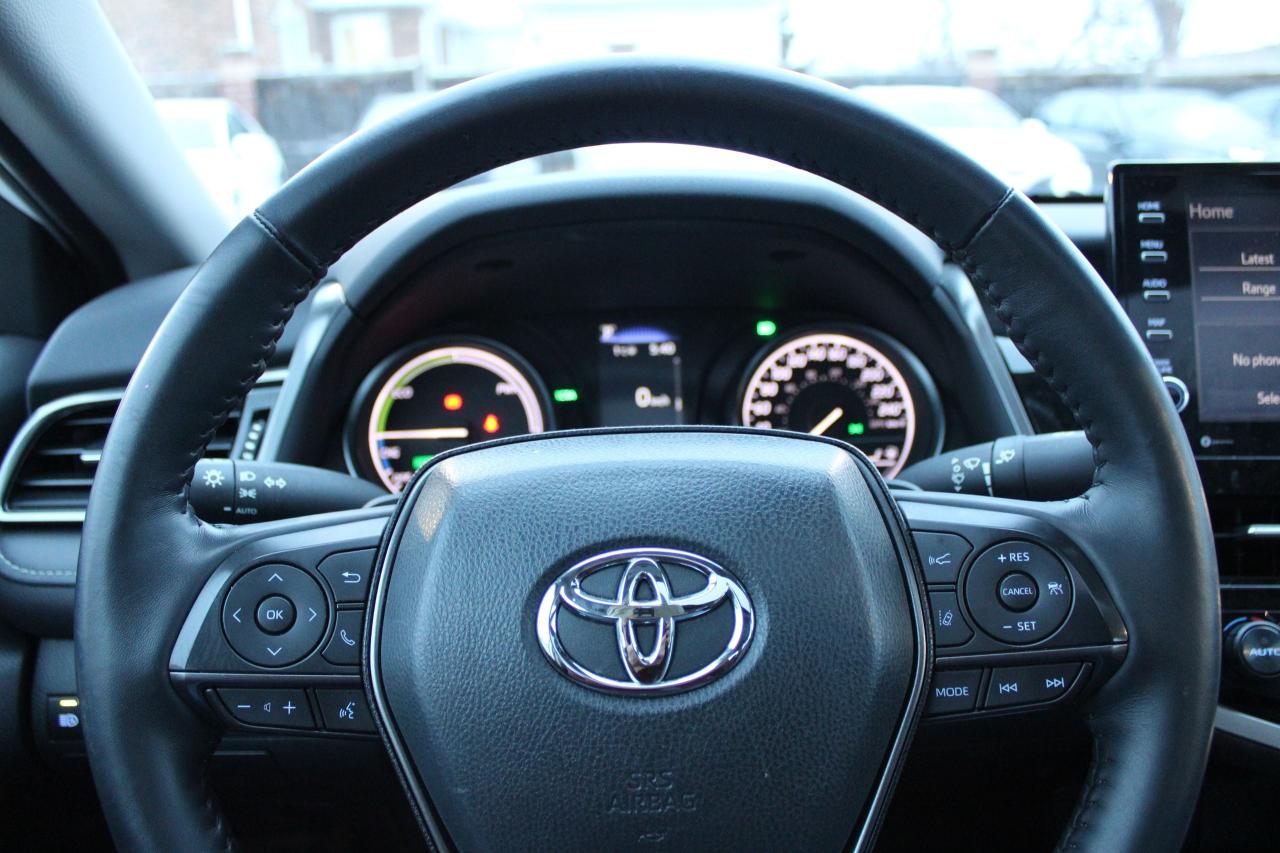 2024 Toyota Camry HYBRID SE Photo