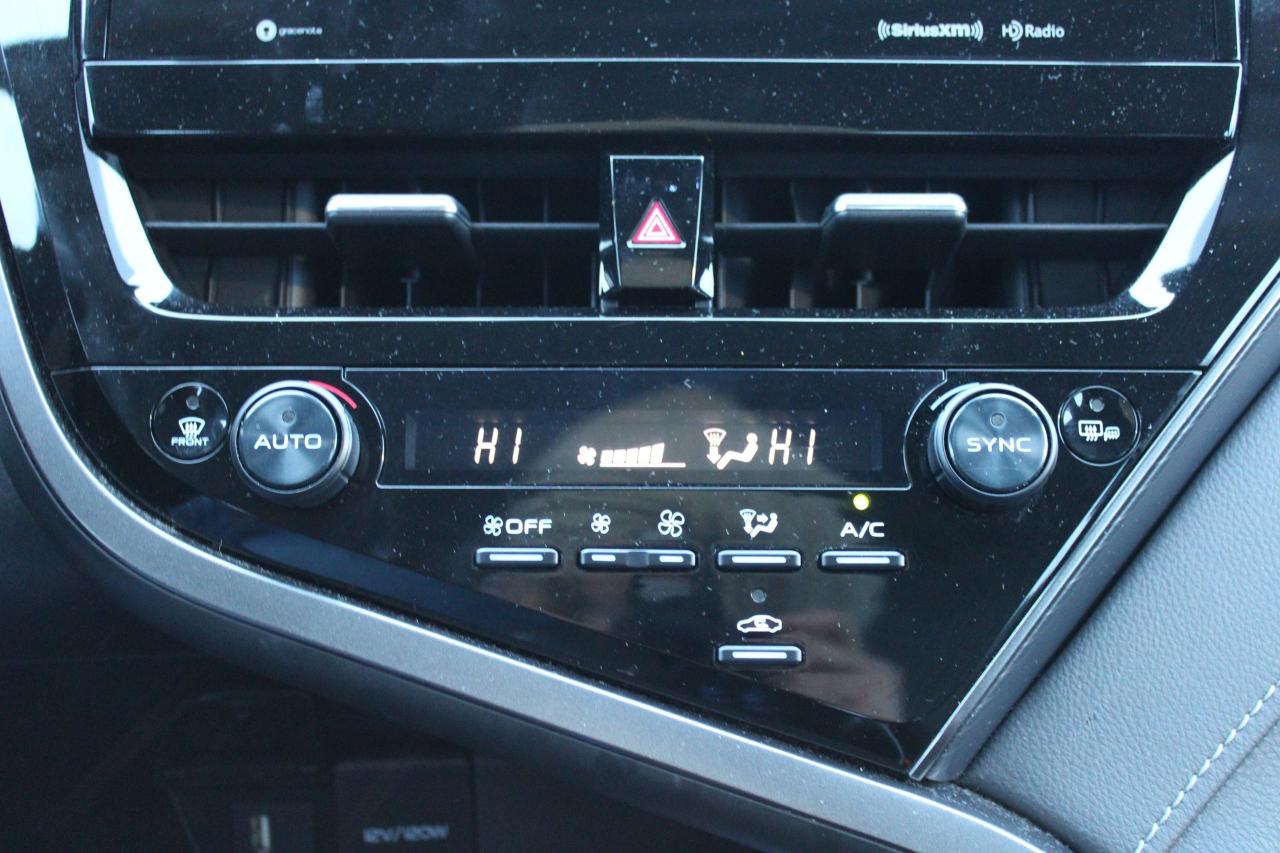 2024 Toyota Camry HYBRID SE Photo