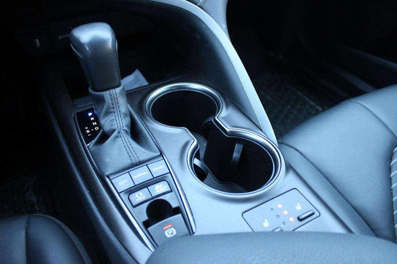 2024 Toyota Camry HYBRID SE Photo