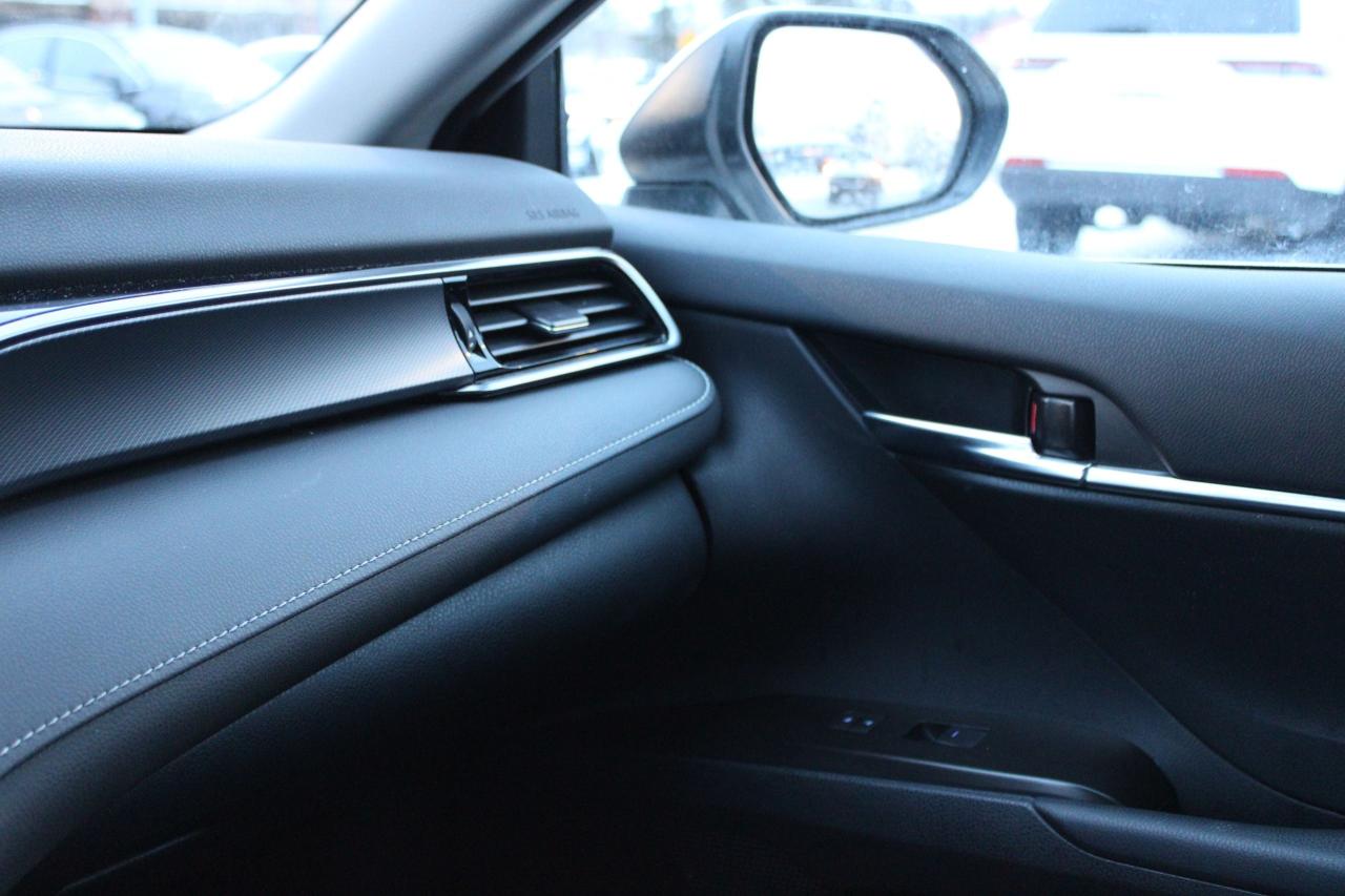 2024 Toyota Camry HYBRID SE Photo