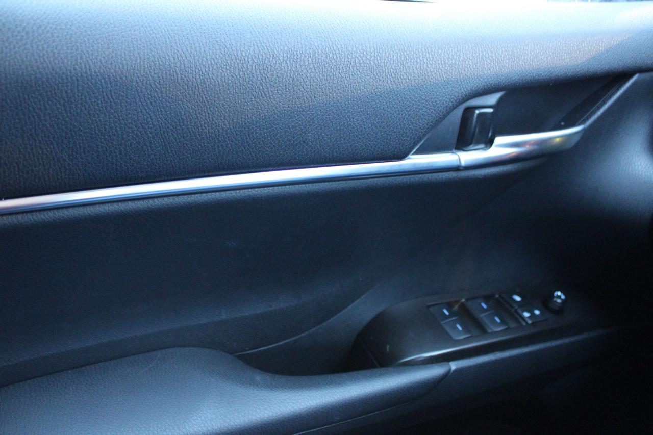 2024 Toyota Camry HYBRID SE Photo