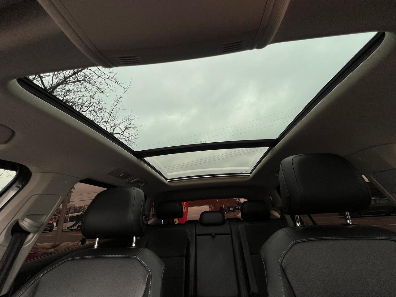 2018 Volkswagen Tiguan SEL 4MOTION NO ACCIDENTS 7SEATER BLINDSPOT CARPLAY Photo