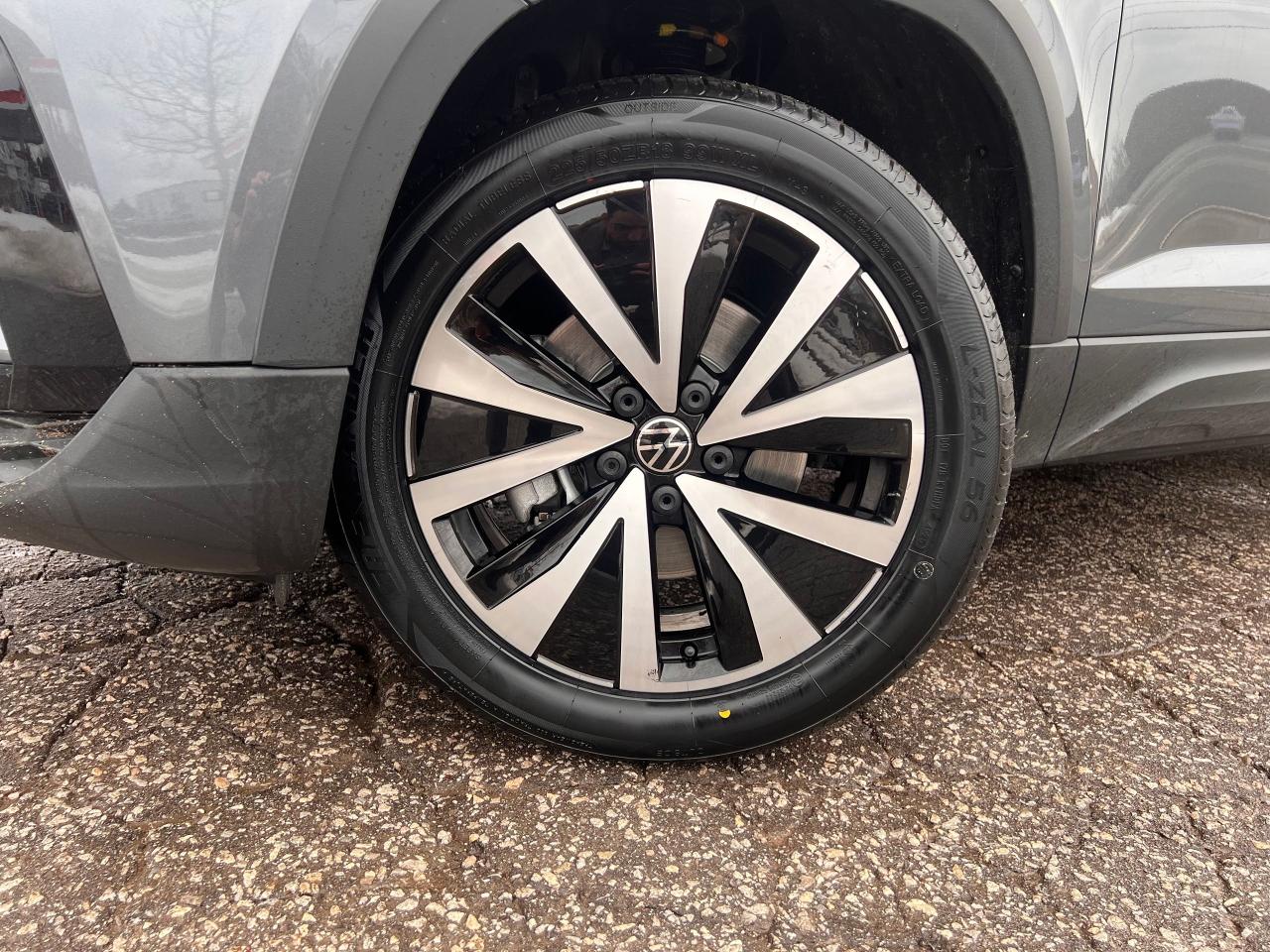 2023 Volkswagen Taos SEL 4MOTION NO ACCIDENTS FULLY LOADED Photo