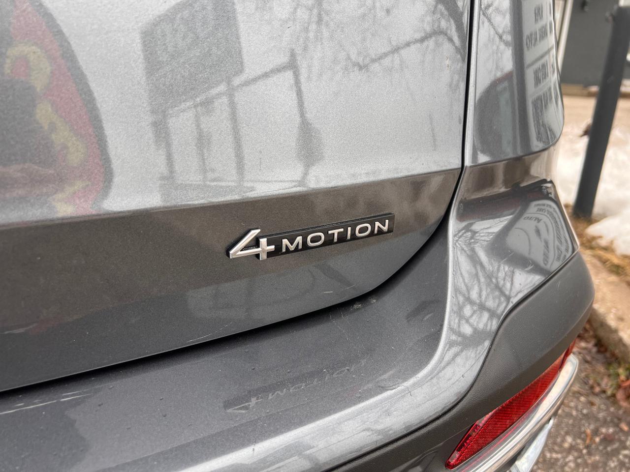 2023 Volkswagen Taos SEL 4MOTION NO ACCIDENTS FULLY LOADED Photo