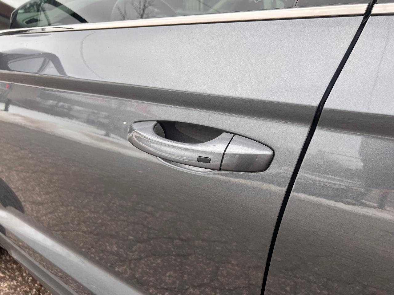 2023 Volkswagen Taos SEL 4MOTION NO ACCIDENTS FULLY LOADED Photo