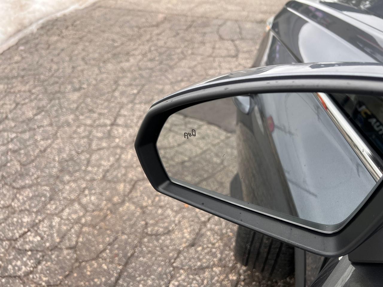 2023 Volkswagen Taos SEL 4MOTION NO ACCIDENTS FULLY LOADED Photo