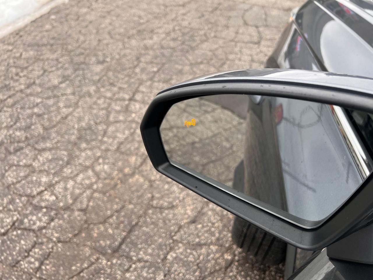 2023 Volkswagen Taos SEL 4MOTION NO ACCIDENTS FULLY LOADED Photo