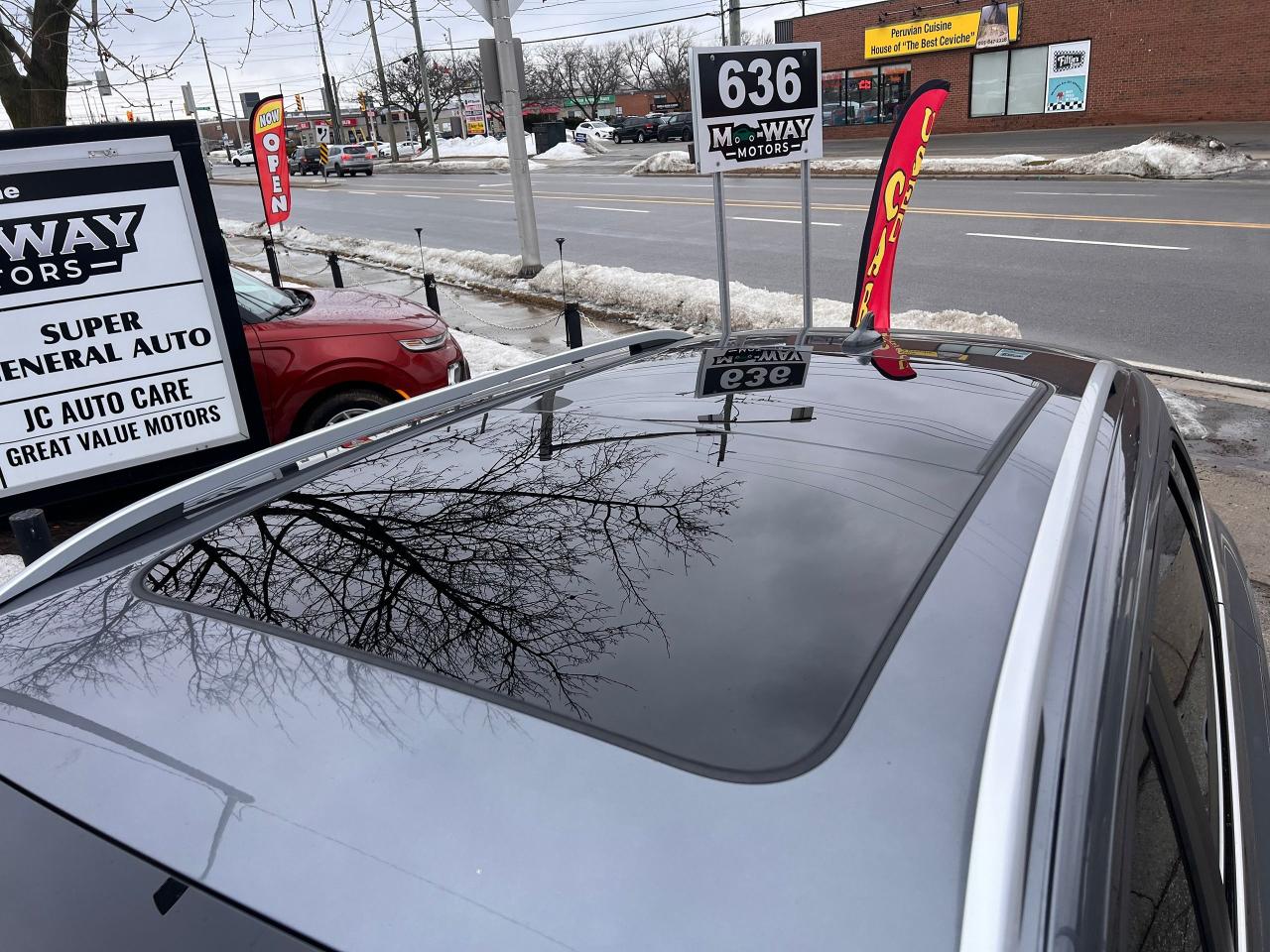 2023 Volkswagen Taos SEL 4MOTION NO ACCIDENTS FULLY LOADED Photo