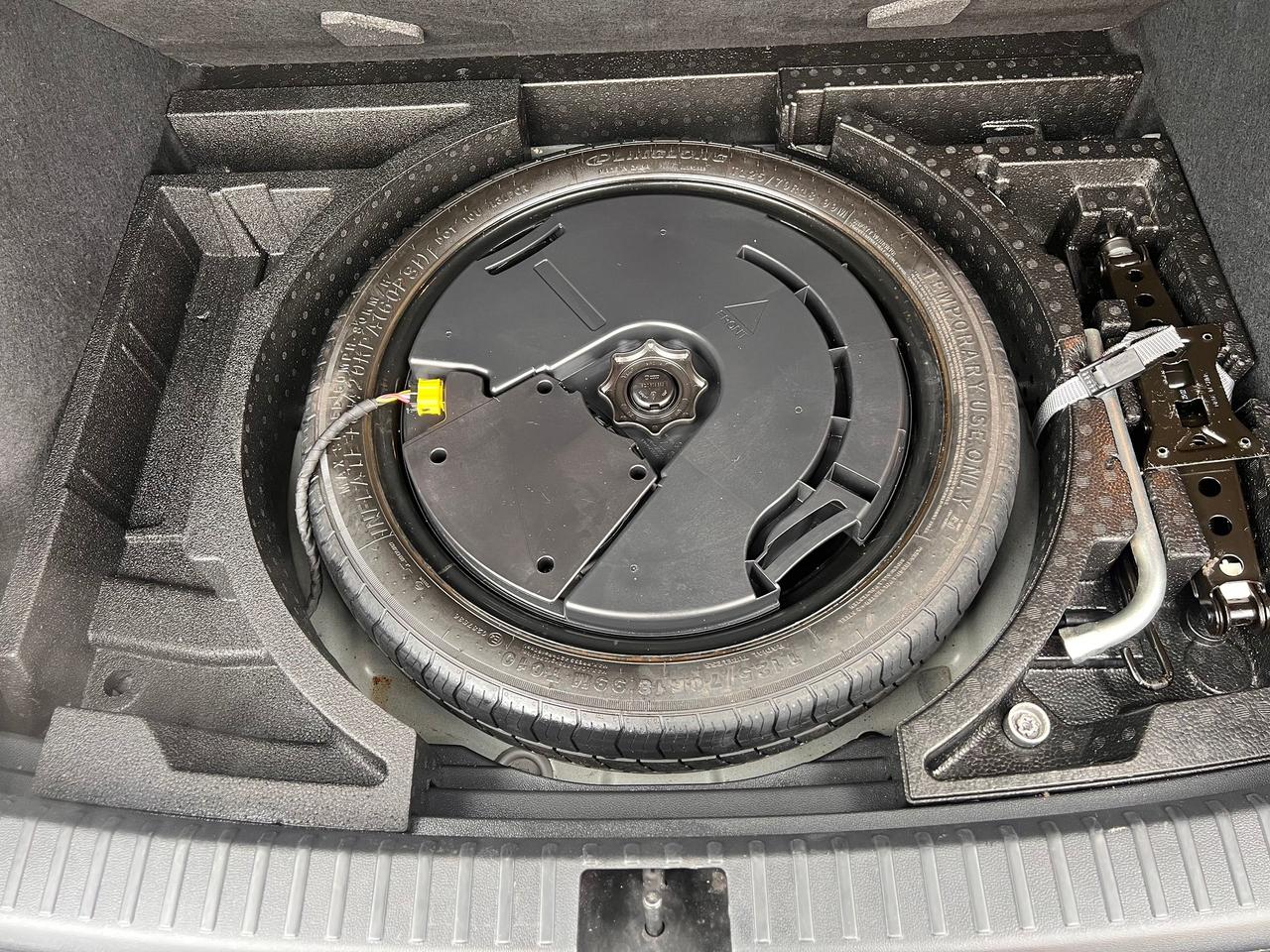 2023 Volkswagen Taos SEL 4MOTION NO ACCIDENTS FULLY LOADED Photo