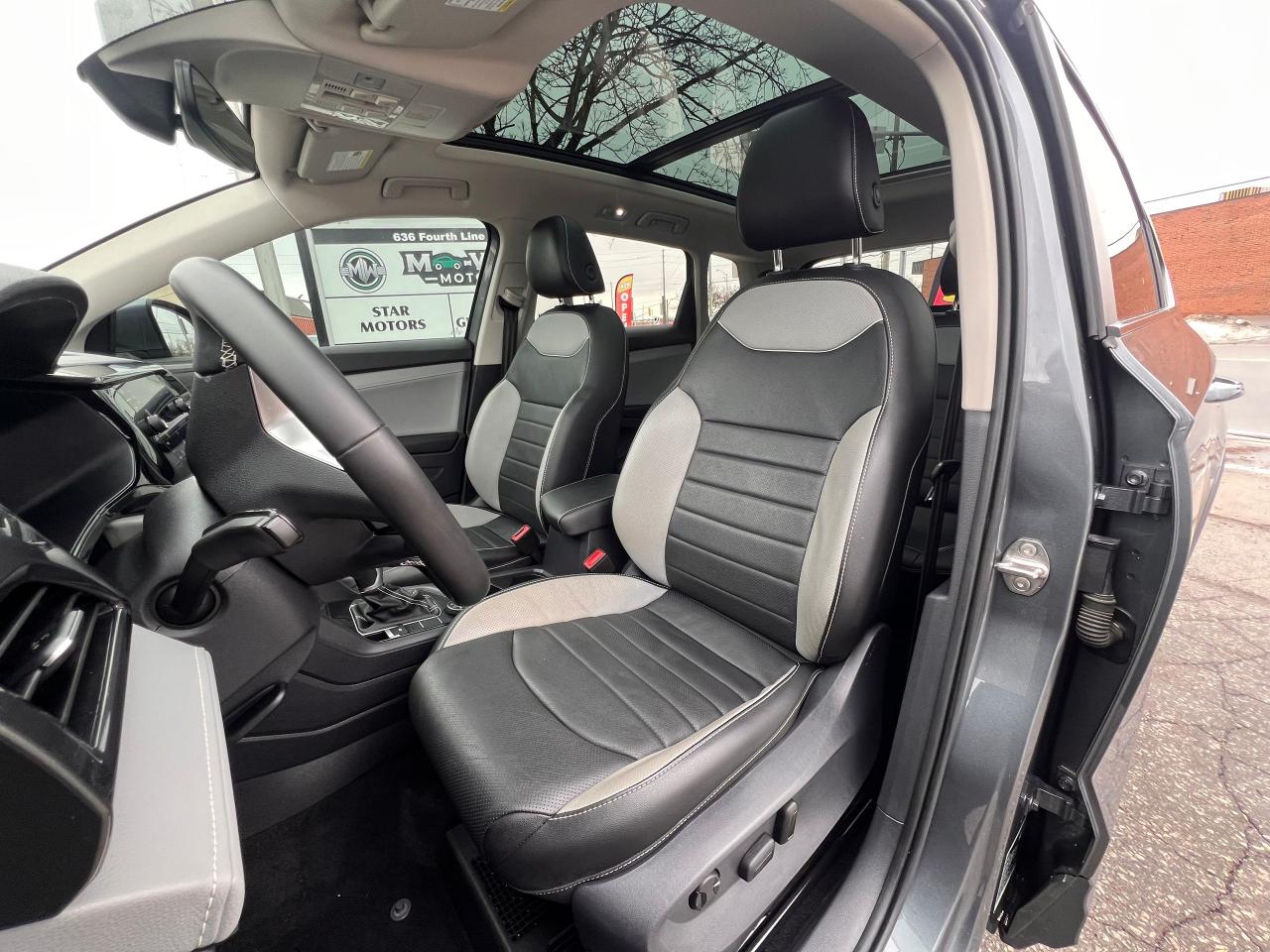 2023 Volkswagen Taos SEL 4MOTION NO ACCIDENTS FULLY LOADED Photo