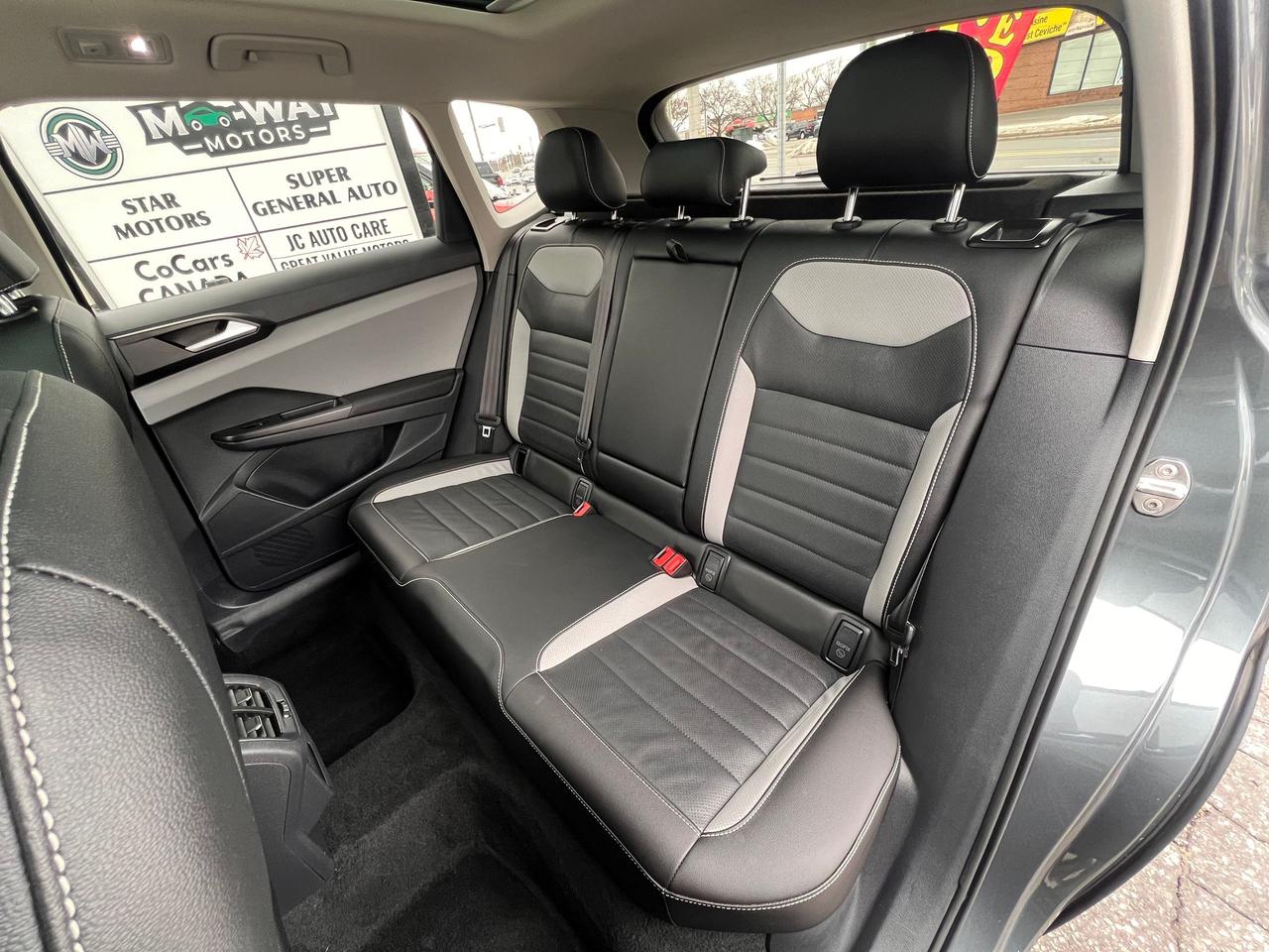 2023 Volkswagen Taos SEL 4MOTION NO ACCIDENTS FULLY LOADED Photo